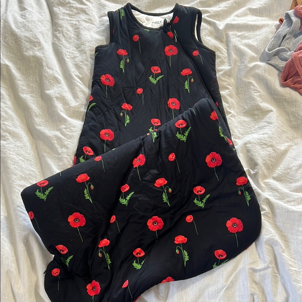 Kyte Baby Black and Red Floral Poppy Sleep Sack 2.5 TOG like new